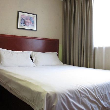 Greentree Alliance Jiangxi Nanchang Honggutan Middle Fenghuang Avenue Hotel Екстериор снимка
